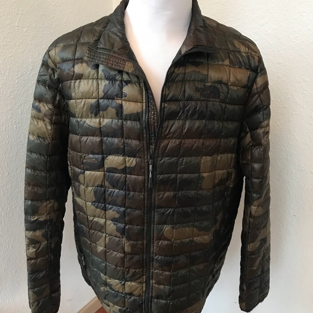 Men’s Camo North Face in great condition size XL!